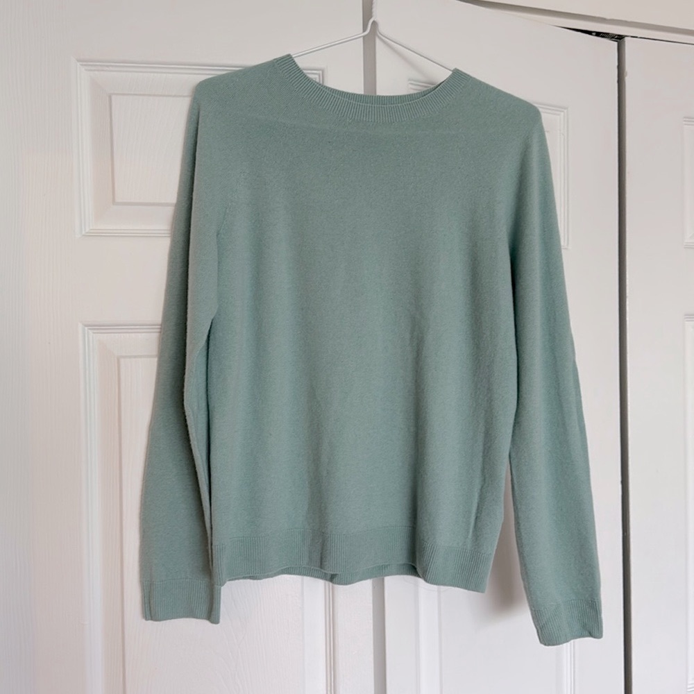 NWOT Uniqlo 100% Cashmere Sweater